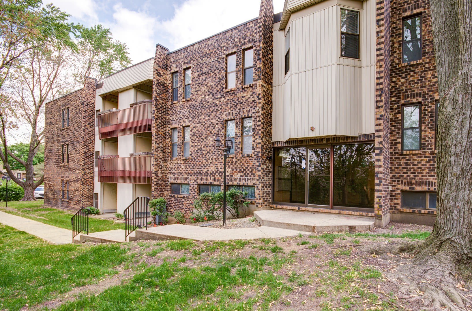 2210 Country Club Drive – photo 2