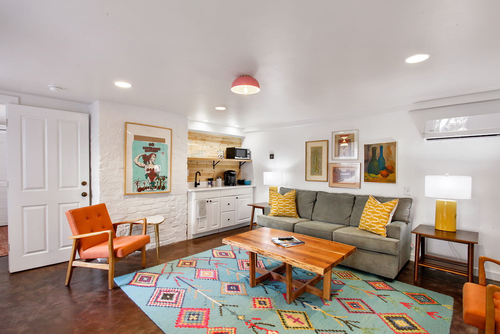 17 W Park Ave – photo 1