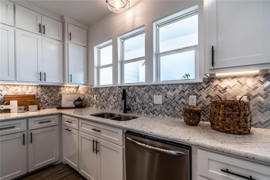 14514 W Chesapeake – photo 3