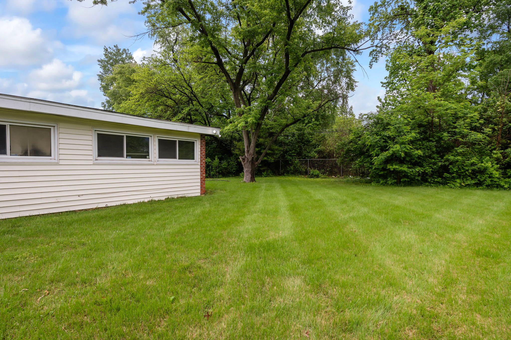 6452 Evergreen Blvd – photo 5
