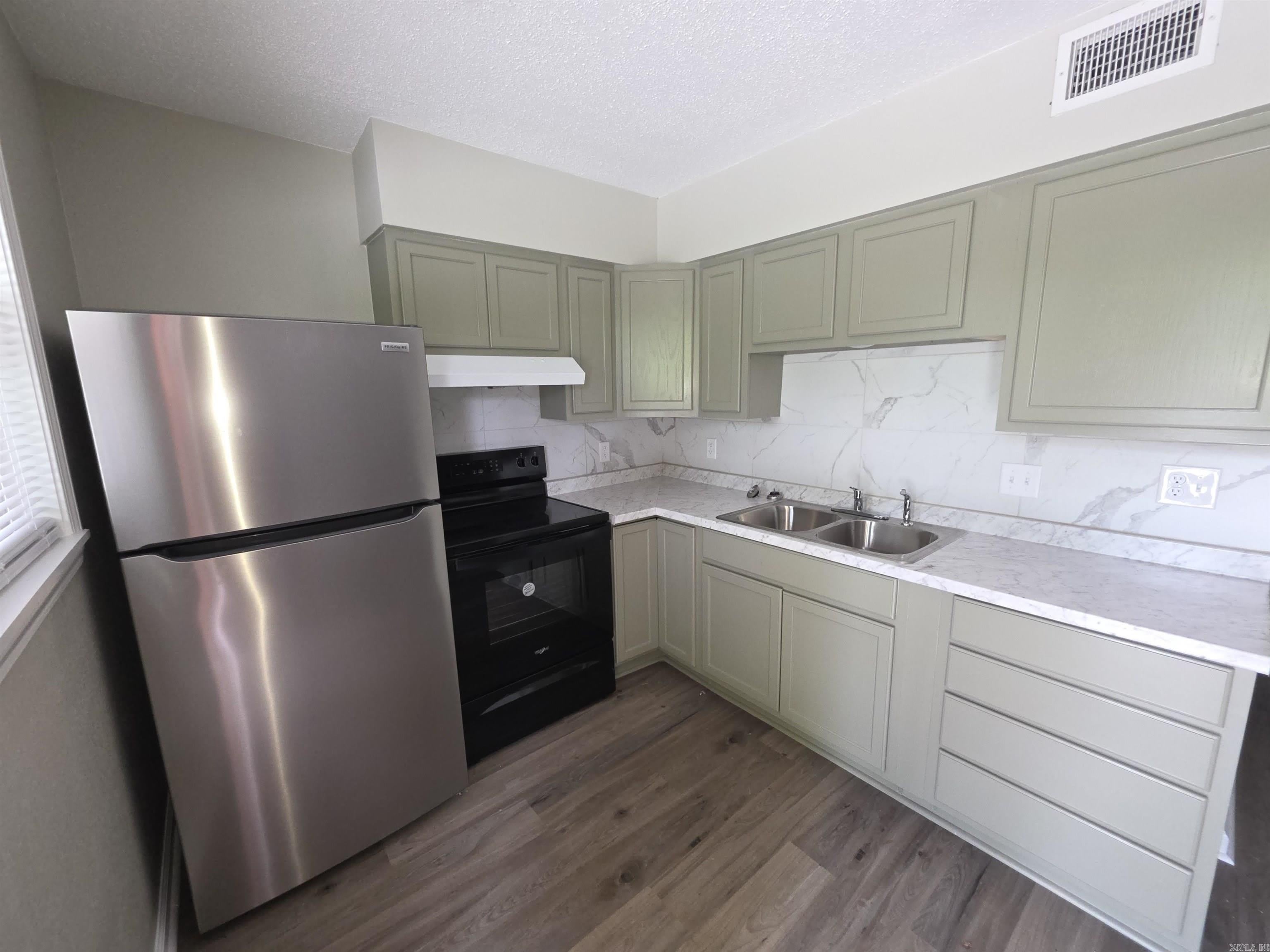 2718 Kenwood Road – photo 3