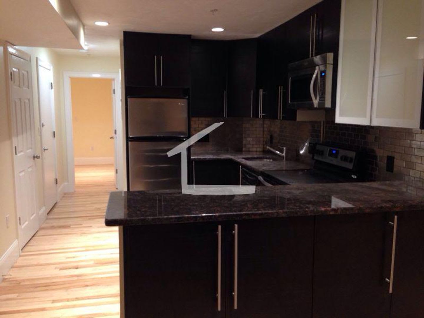 Charming 4 Bedroom-No Broker Fee – photo 2