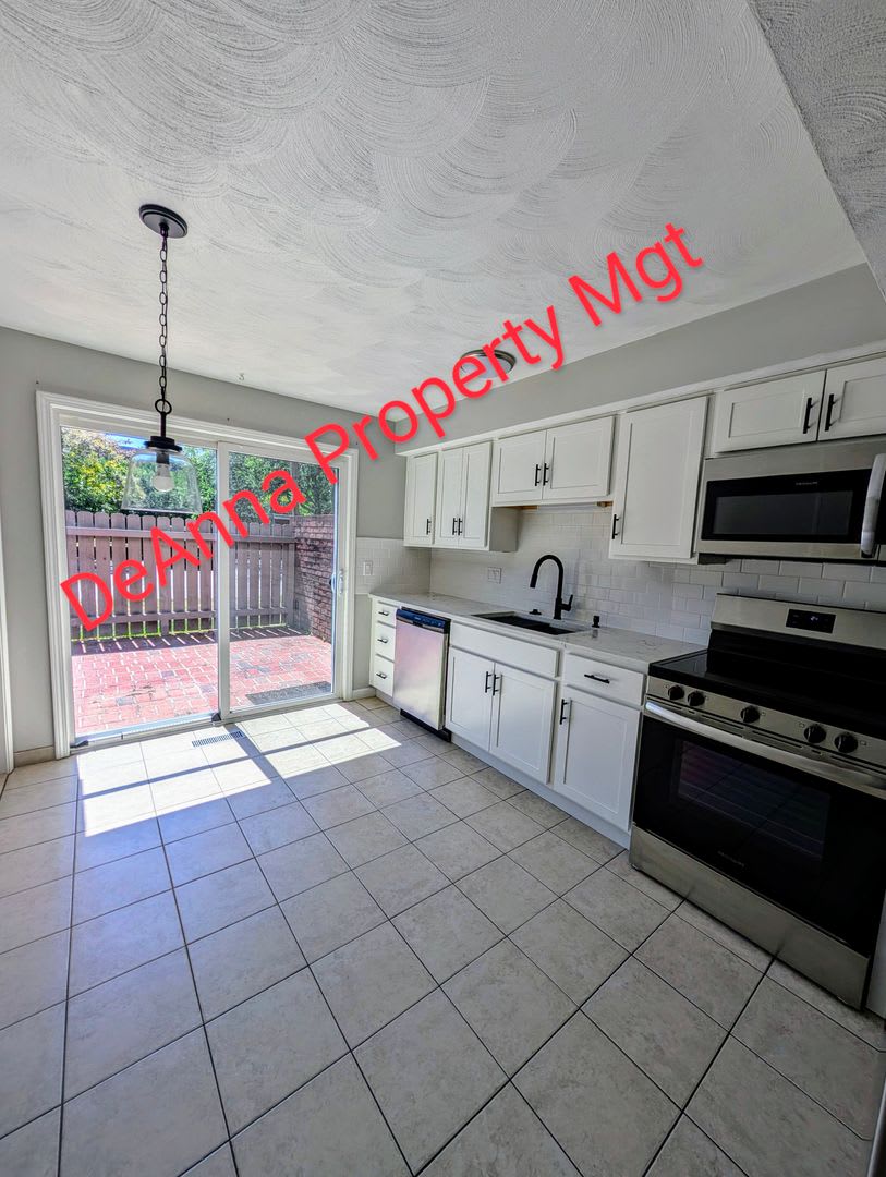 Avon -Townhouse 2 bedrooms 1.5 Baths – photo 4