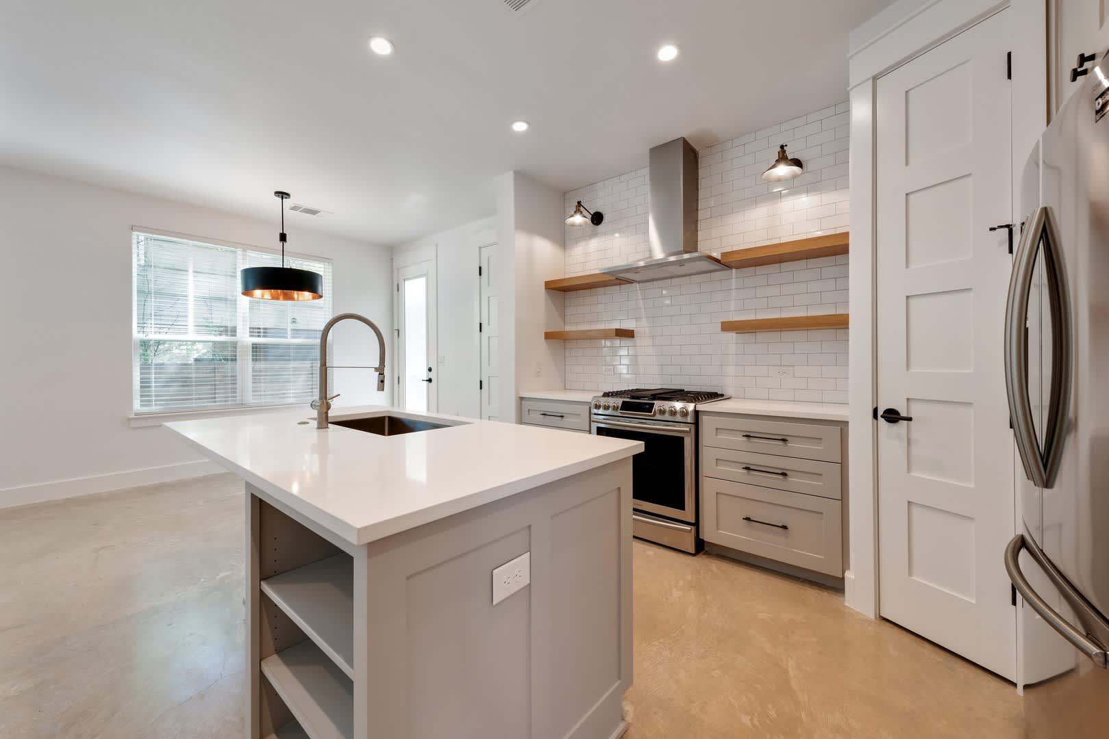 UT PRE-LEASE: New Construction: Luxury 4 bed / 3 bath home in West Campus – photo 4