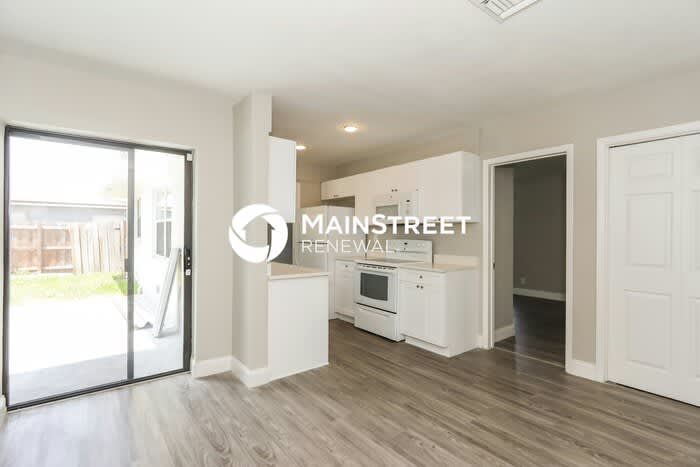 1377 Northwest 55th Avenue – photo 5