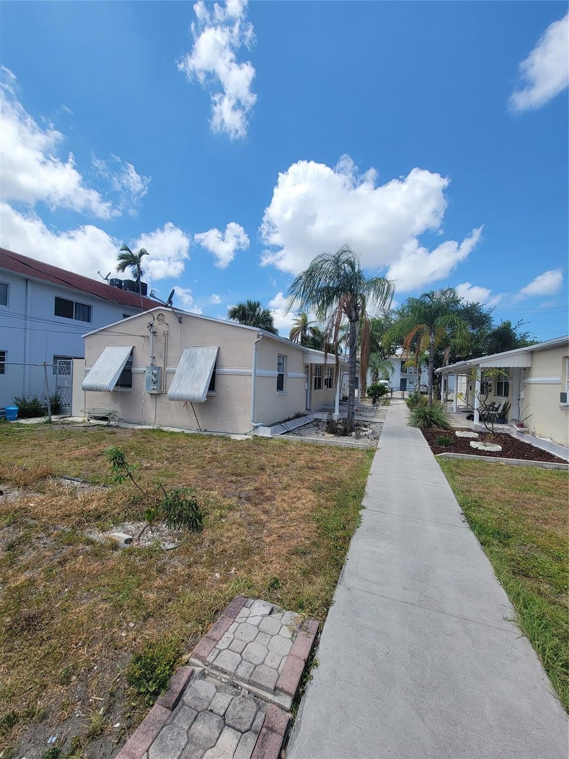 1822 JOHNSON Street – photo 1