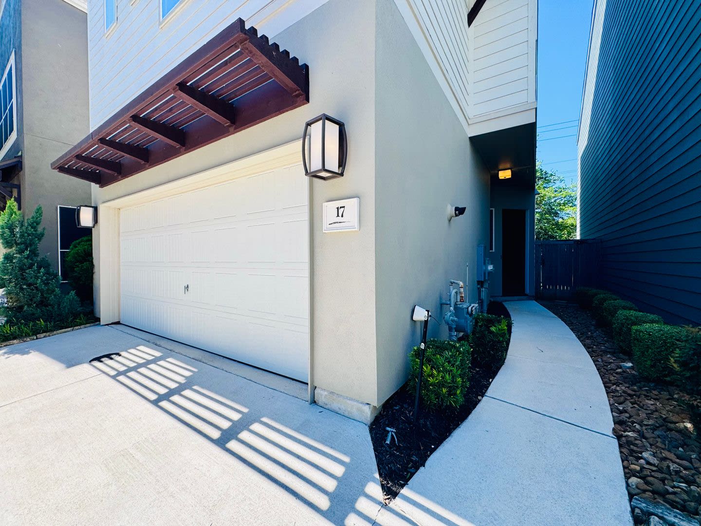 Stunning 3-Story Home in Gated Community Near the Medical Center! – photo 1