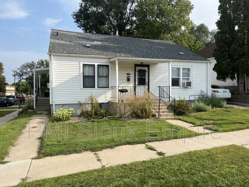 1304 E 4th St. – photo 1