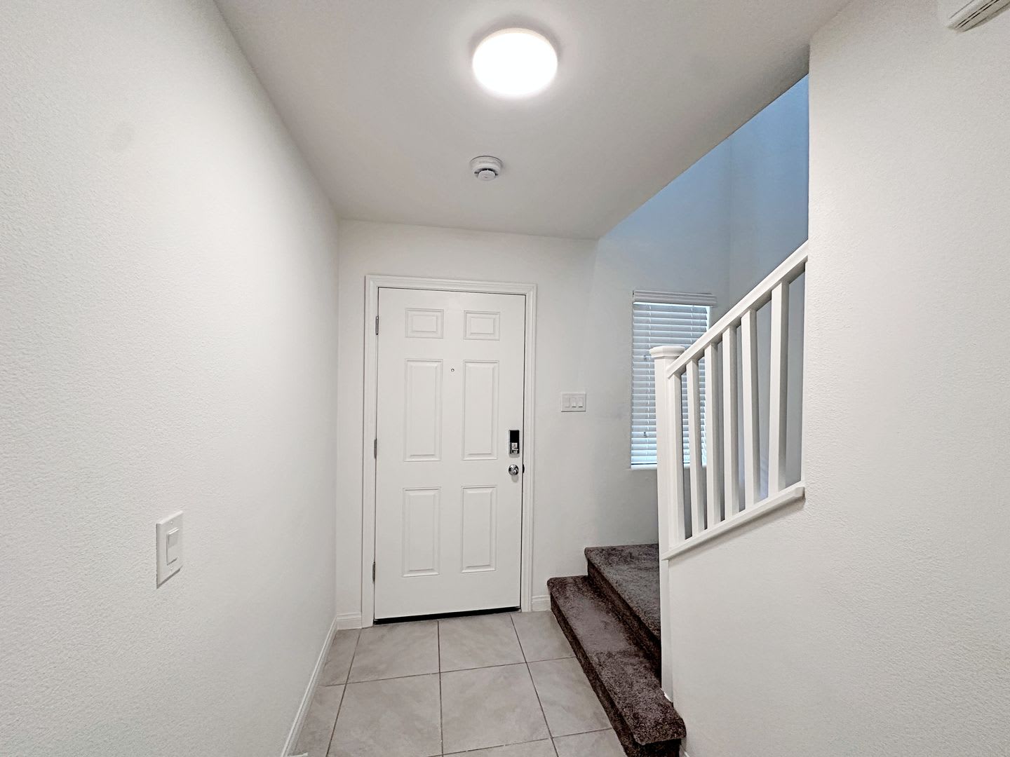 3 BEDROOM TOWNHOME IN GATED COMMUNITY – photo 2