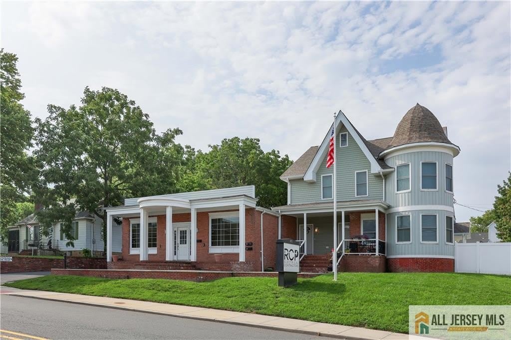215 Washington Road – photo 2