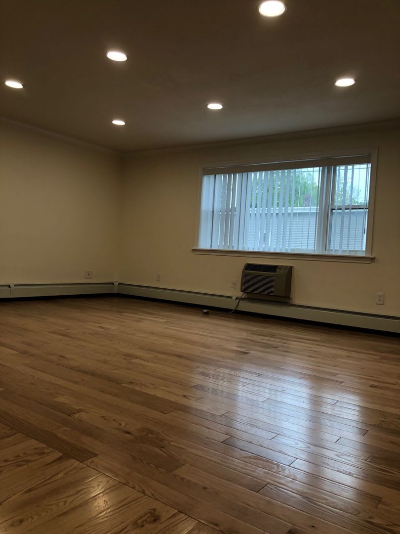 Charming 2 Bedroom No Broker Fee – photo 2