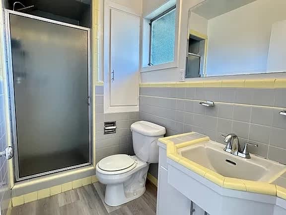 1111 Hobart St – photo 1