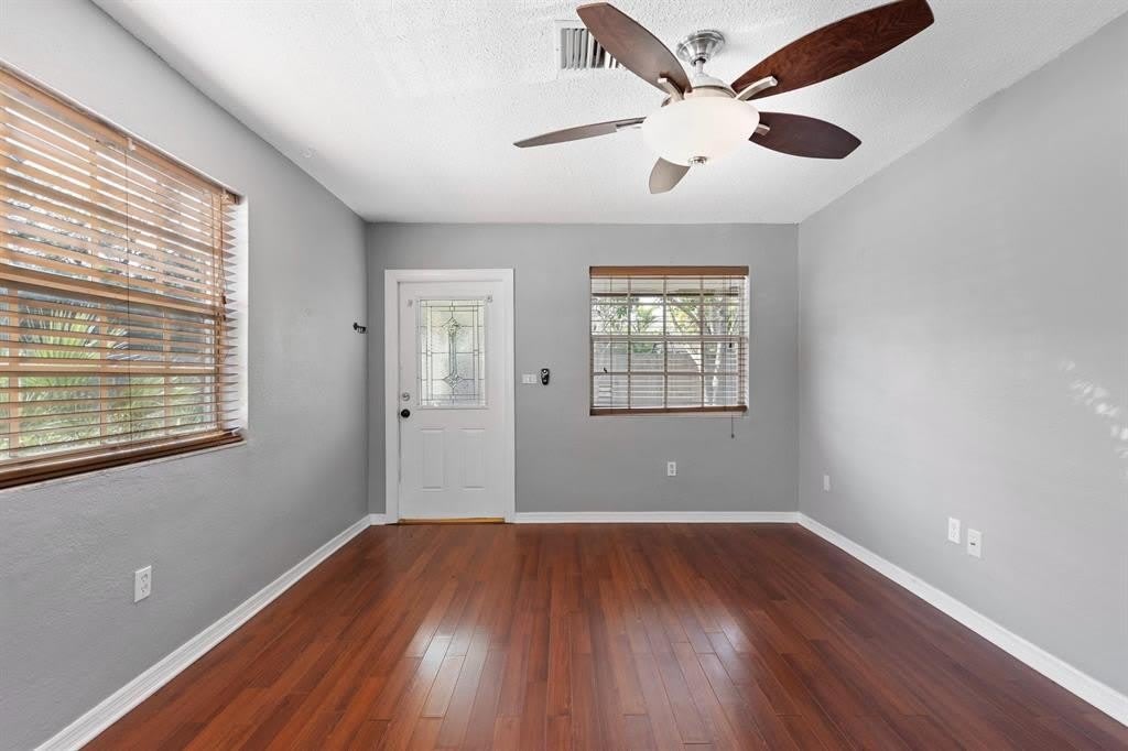 821 SW 4th Street – photo 1