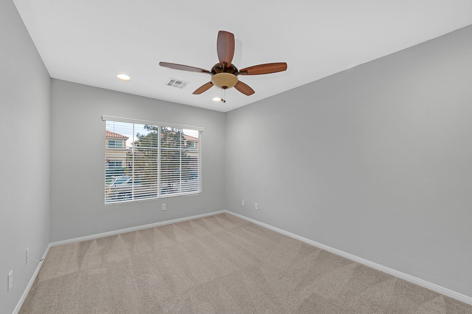 MOVE-IN READY GORGEOUS 4-BEDROOM HOME WITH POOL! – photo 5