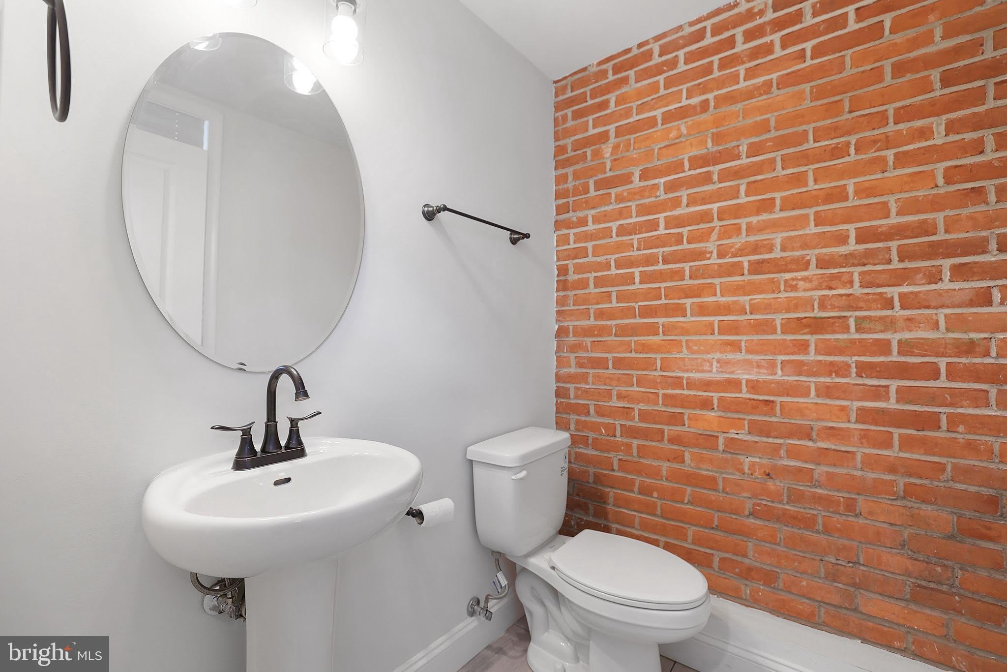 219 S Clinton Street – photo 5