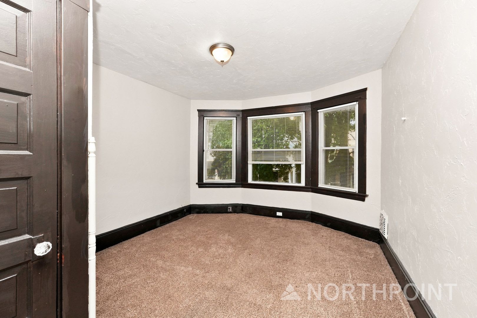 Single Family- 4 bedrooms- large front porch – photo 5