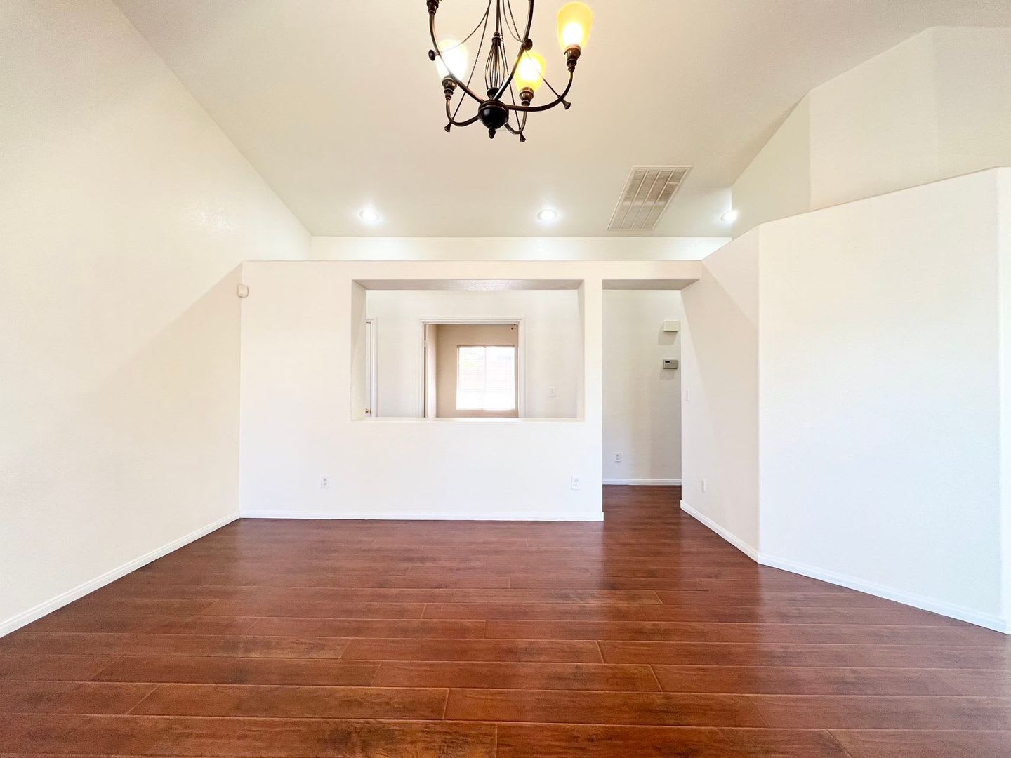 Nice corner lot single story house – photo 4