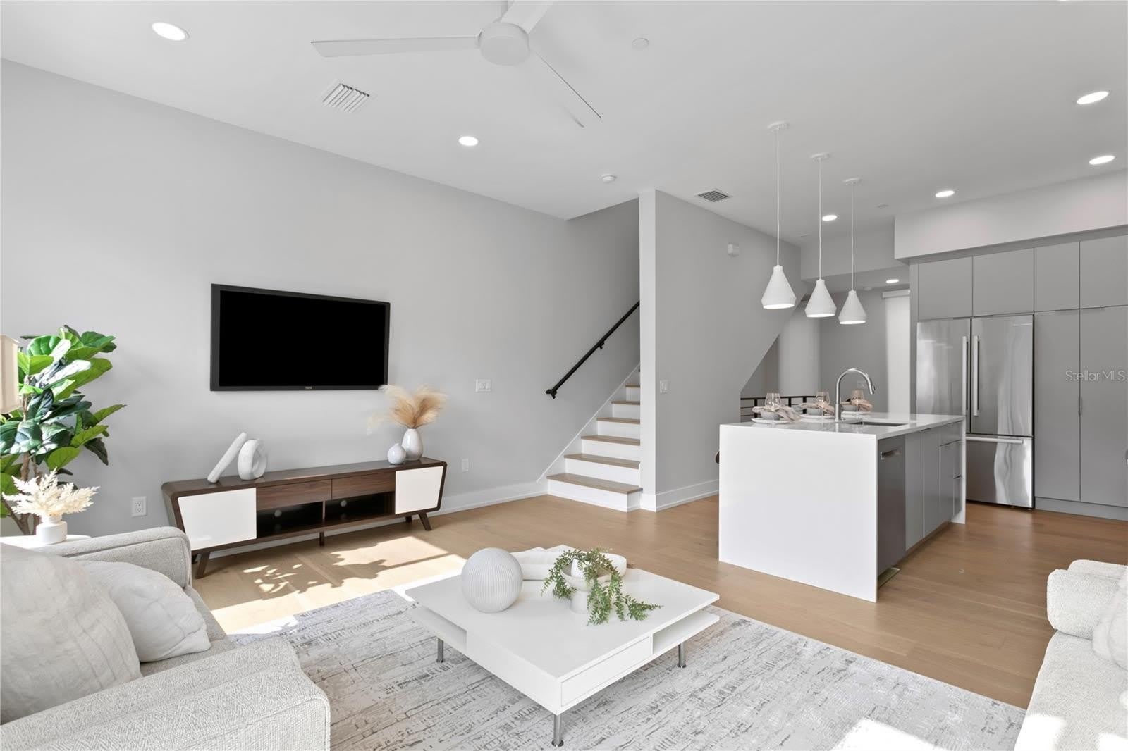 368 6TH Street S – photo 2