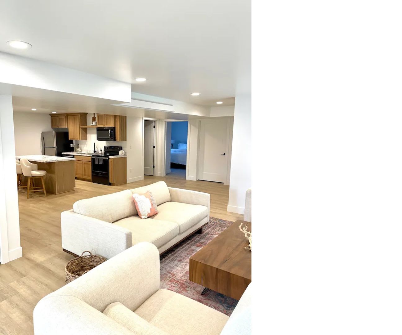 3 Bedroom 1 Bath Modern Teton Basement Apartment Parking For 2 Cars – photo 4