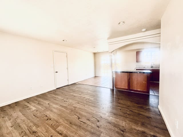 960 Mckay Court – photo 2