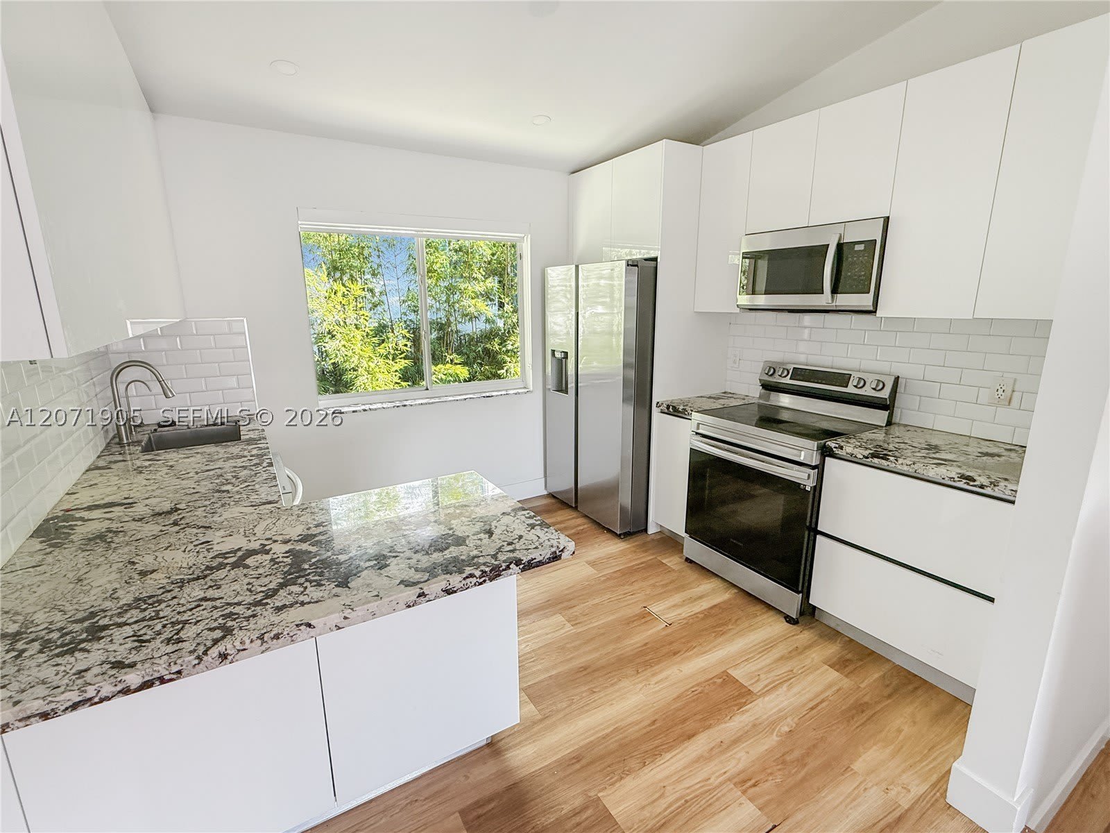 8035 Lake Dr – photo 2