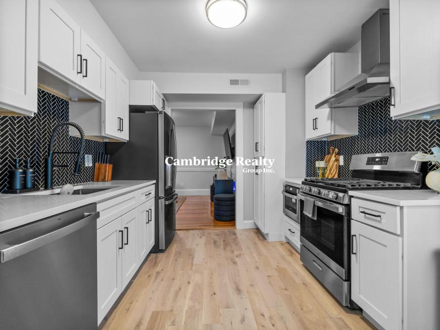 7 Dickson St. – photo 4