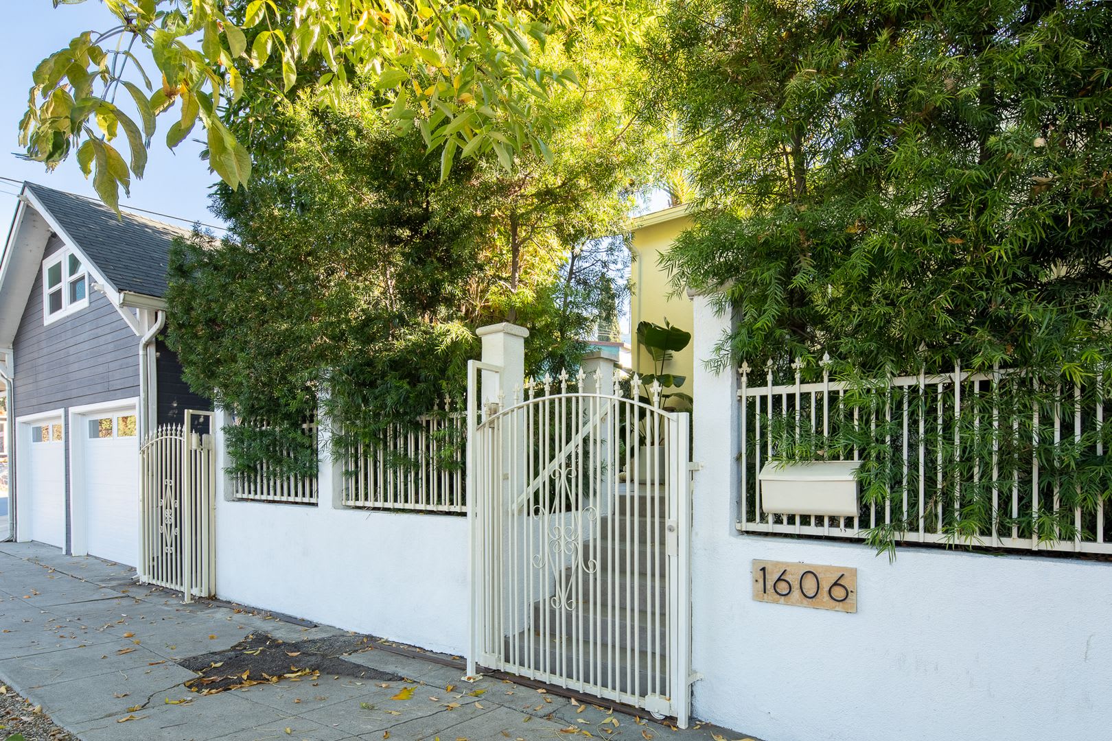 Fully Renovated Los Feliz Home With Private Yard Two Car Garage Creative Studio – photo 3