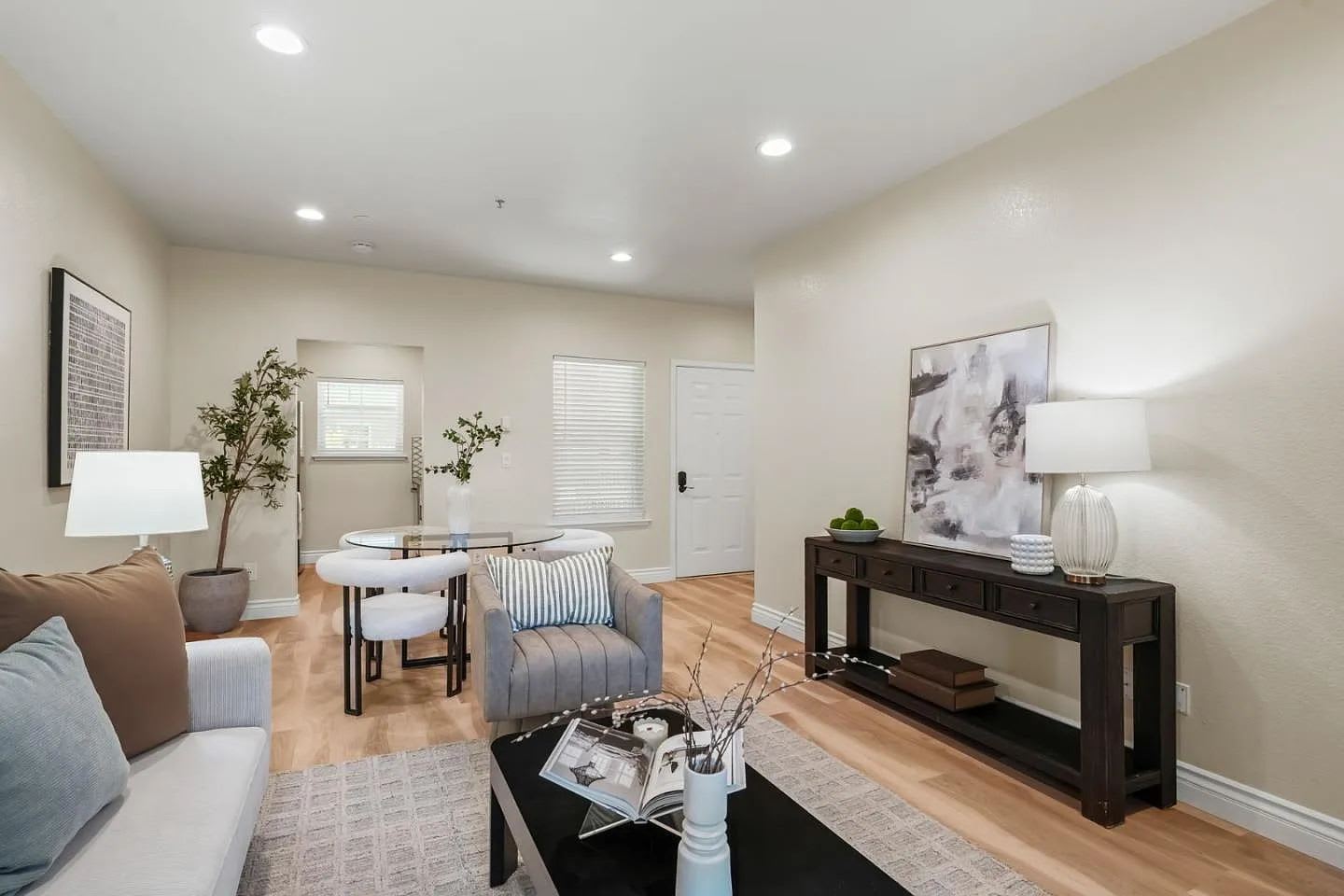 211 S Fremont St Apt 204 – photo 3