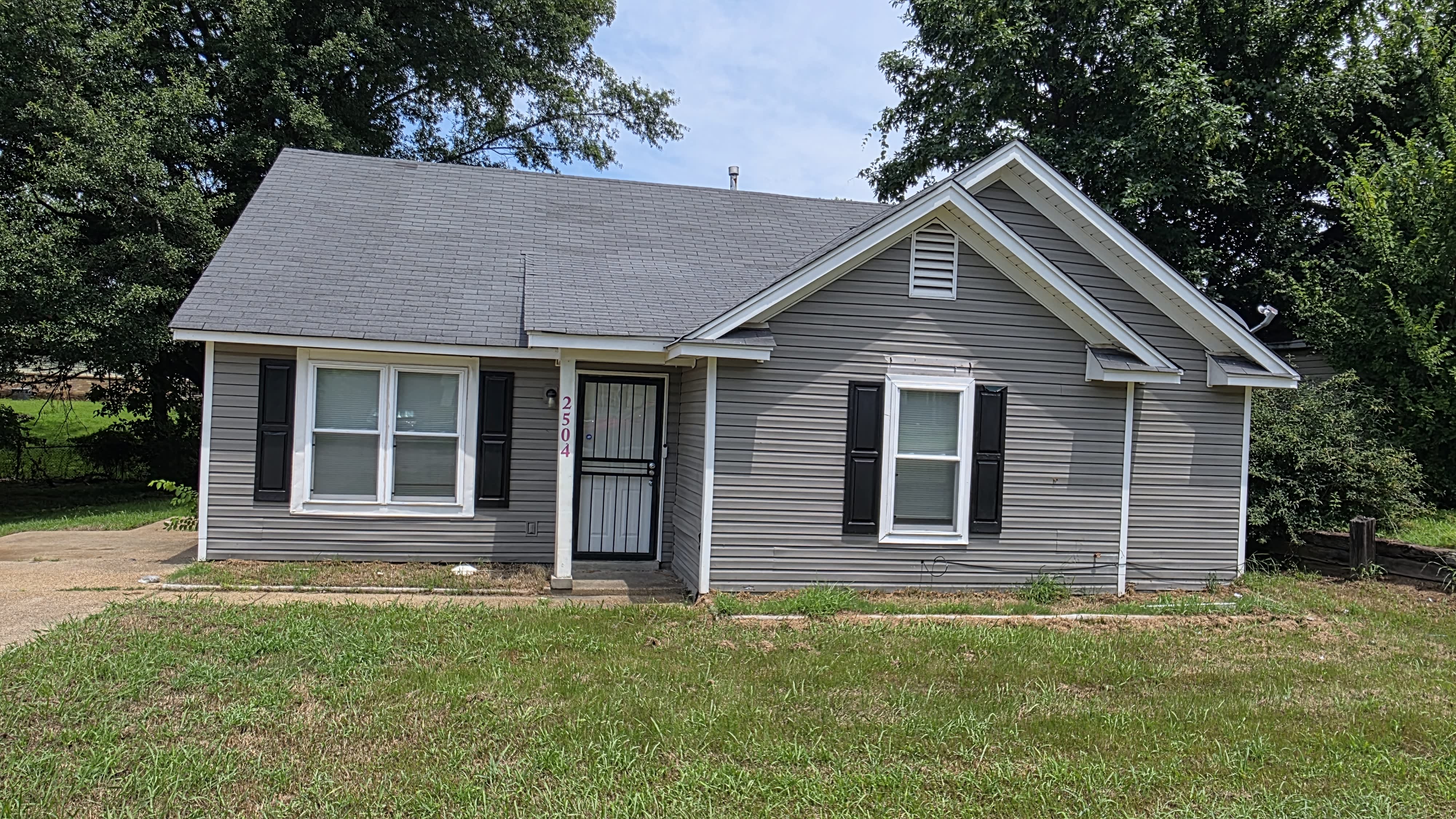 2504 Redvers Ave – photo 1