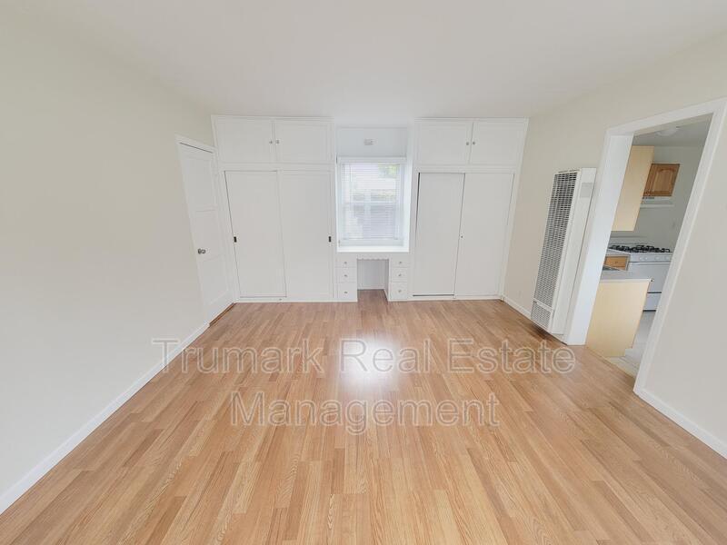 927 E Lexington Dr. – photo 5