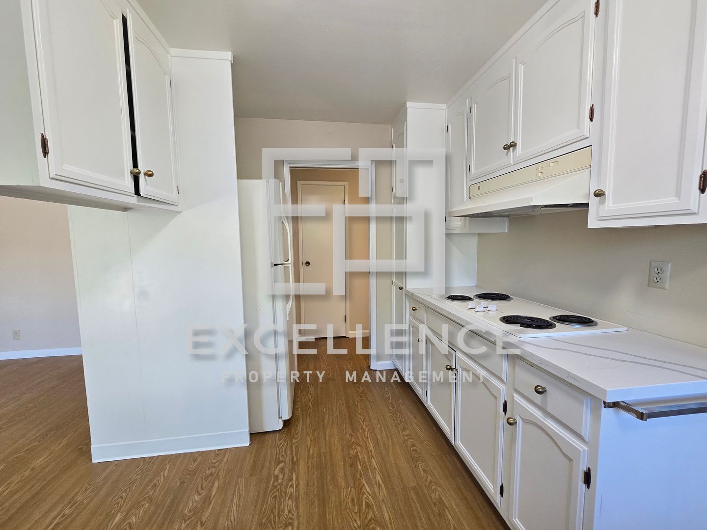 Pet Friendly 3/2 House with Quartz Counters, AC, Hardwood Floors &amp; 1700+SF – photo 2