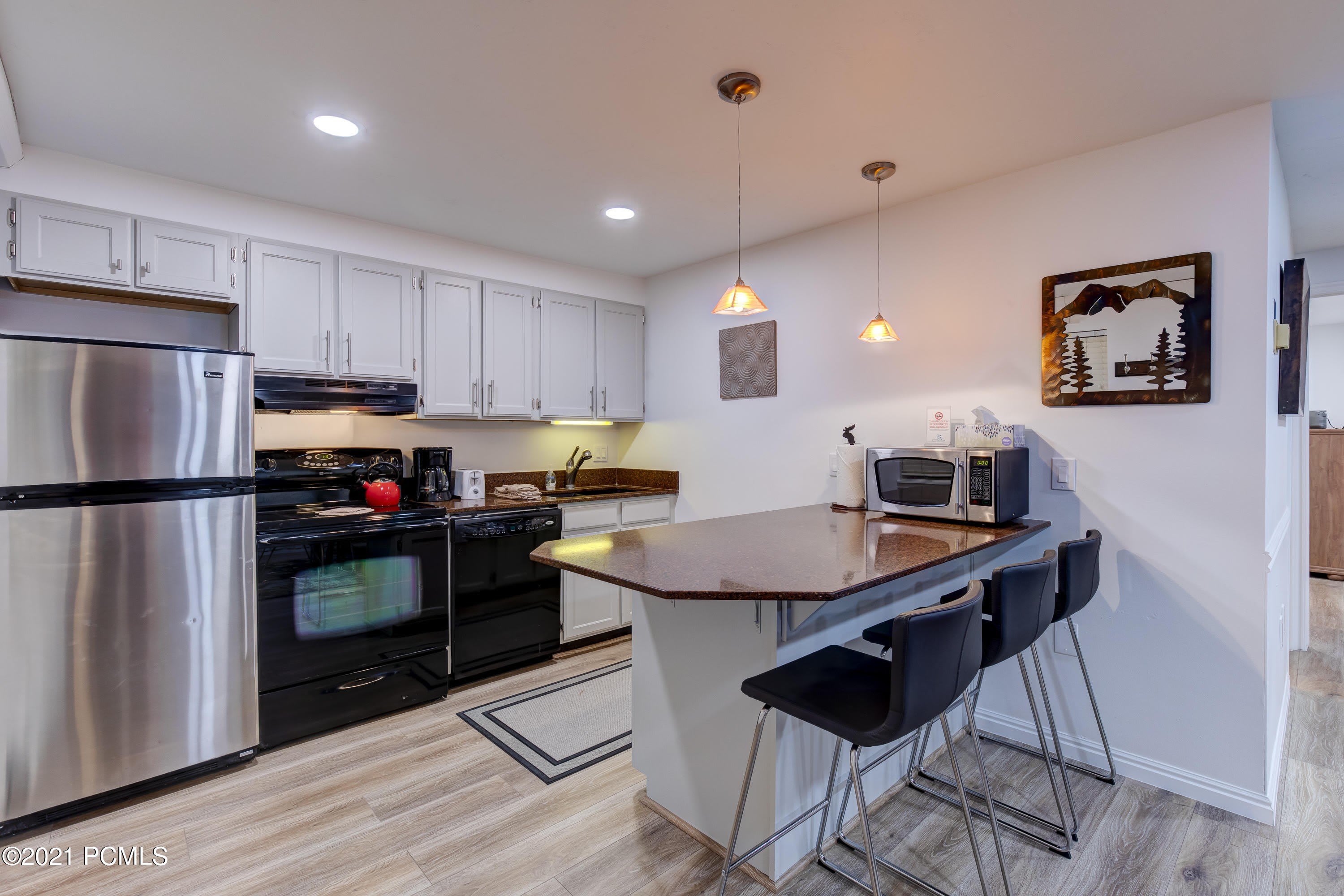 1482 Empire Avenue – photo 4