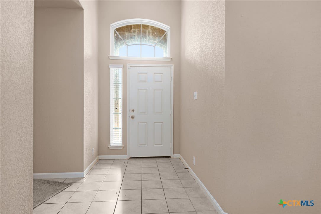 481 Centinela Street – photo 3