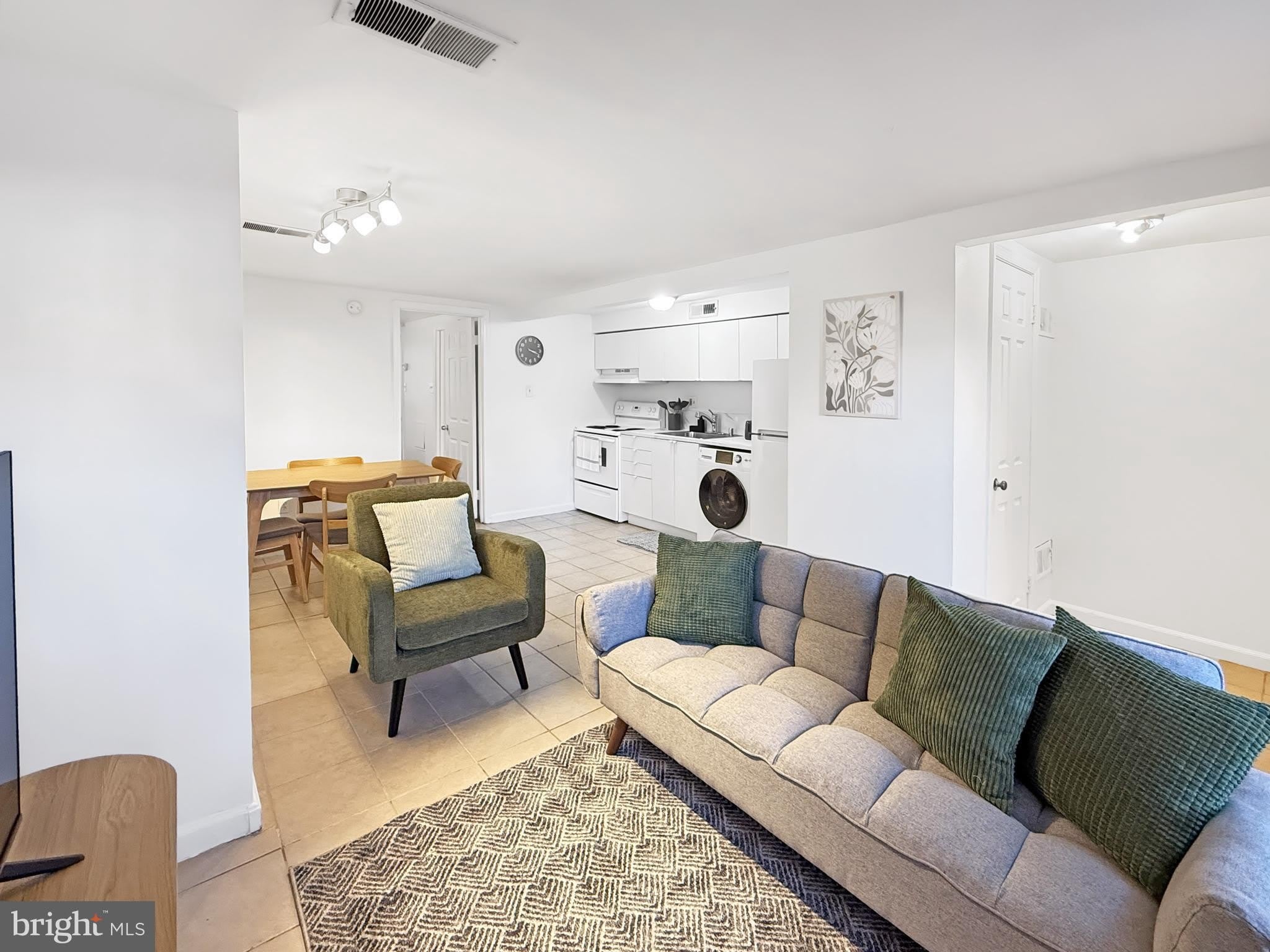 1523 PENNSYLVANIA Avenue SE – photo 4