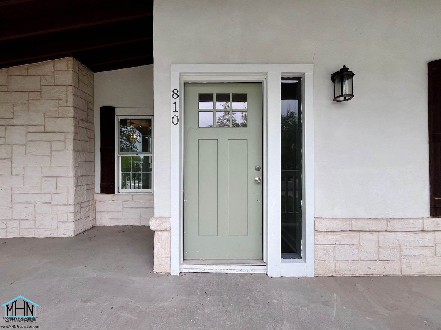 Welcome to your dream home nestled in the prestigious neighborhood of Terrell Hills, Texas. – photo 3