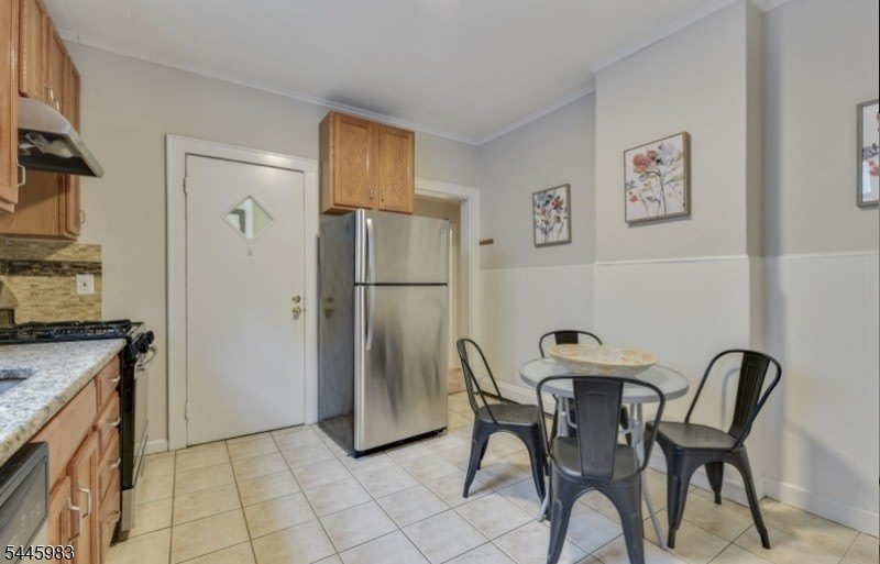 84 Grove St – photo 4