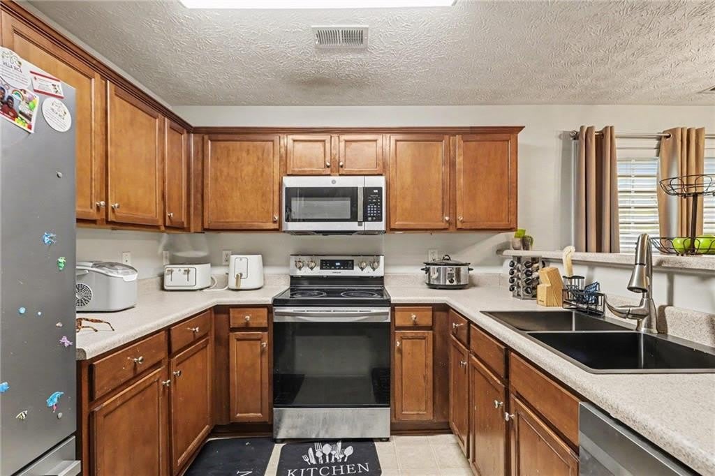 413 Erin Ct – photo 4