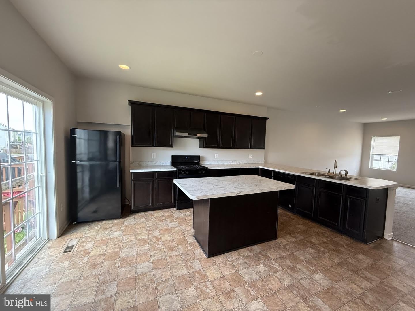 240 PARKLAND DR – photo 3
