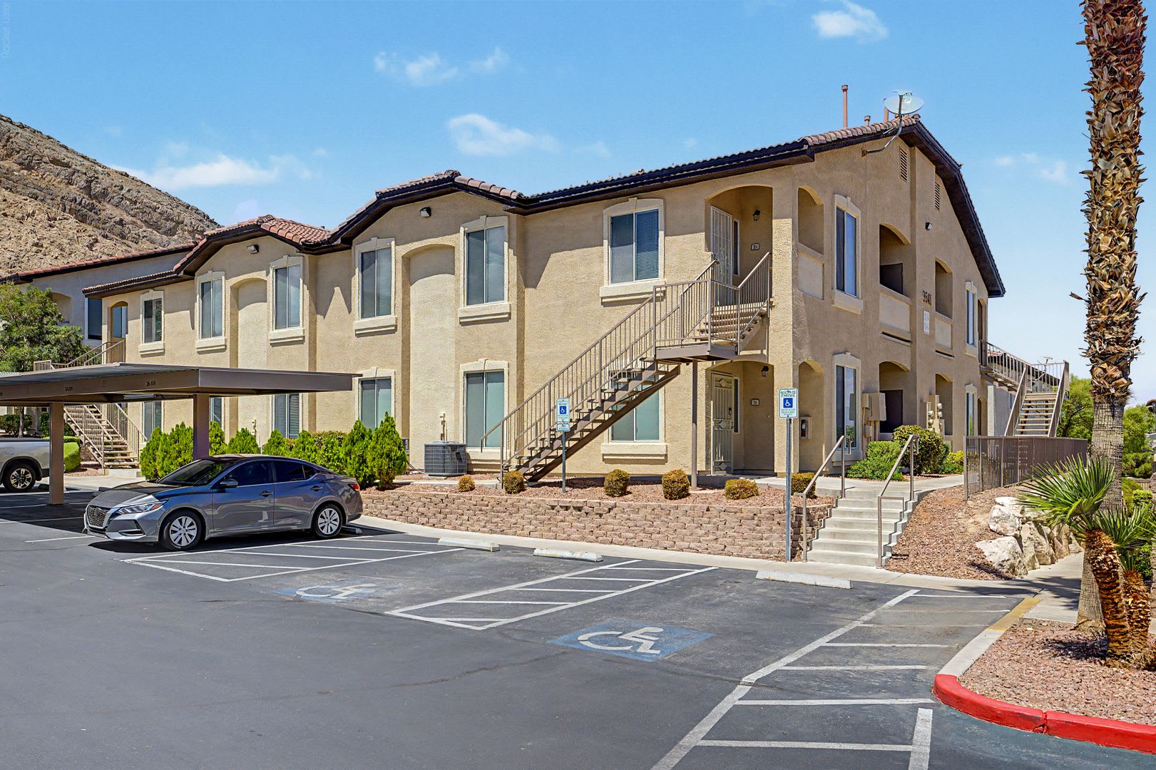 N.W. GATED COZY CONDO W/ COMMUNITY POOL AND SPA – photo 4