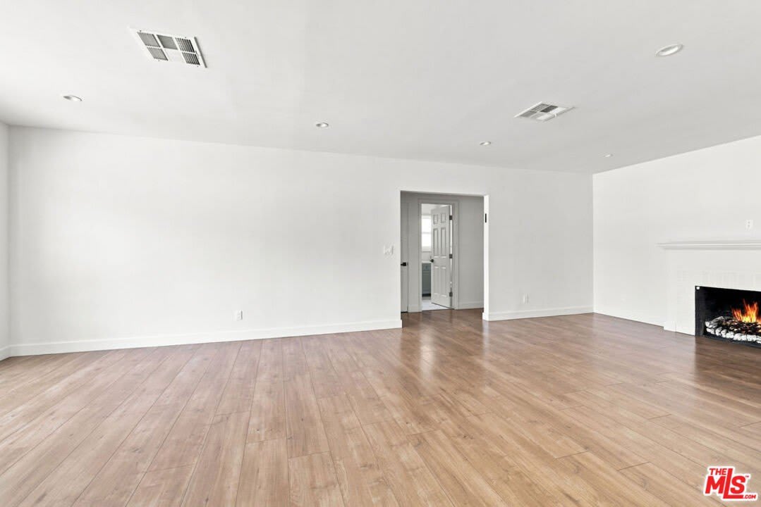 6328 Camellia Ave – photo 5