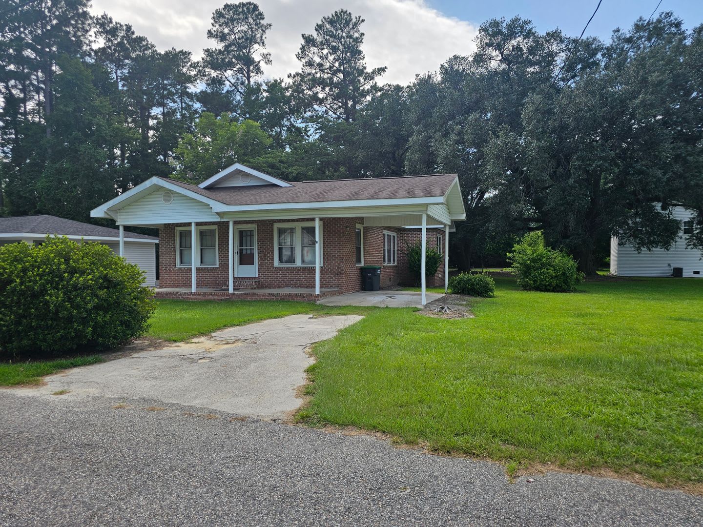 Charming Residential Home – photo 2