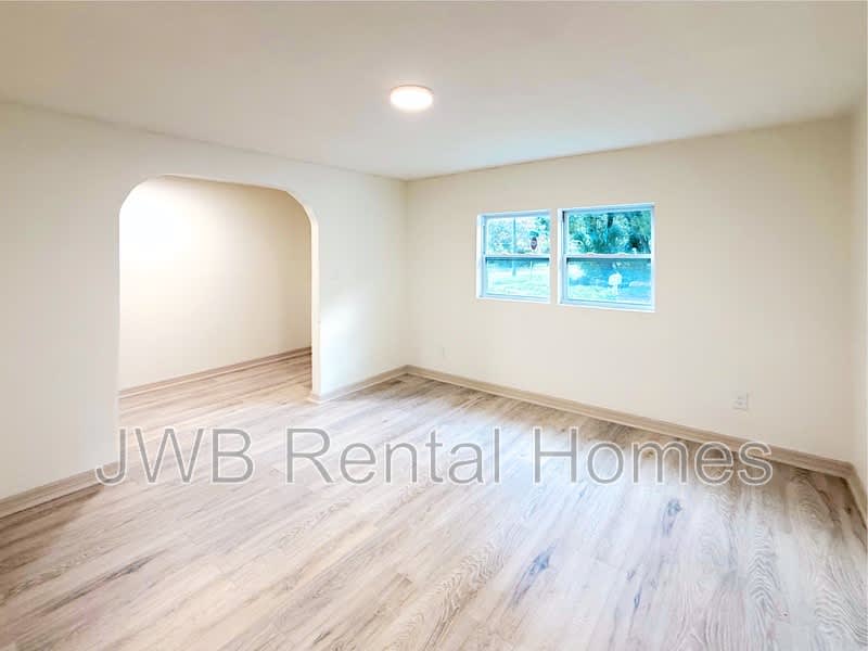 960 Garfield St – photo 5