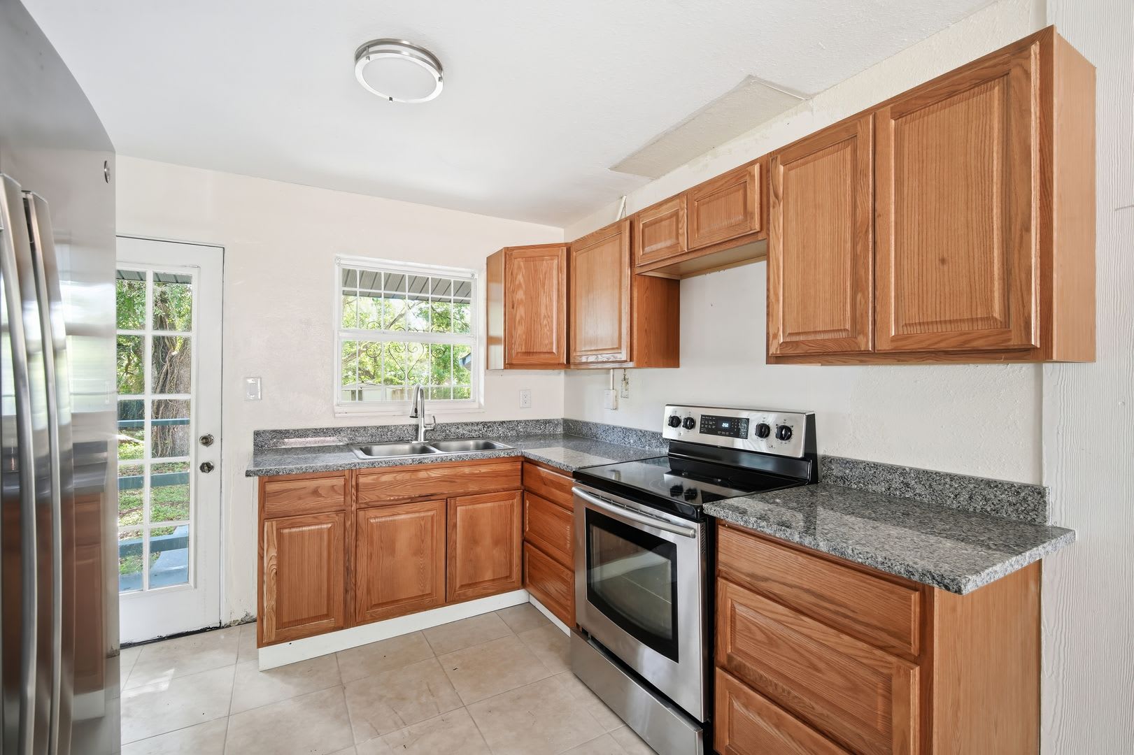 Newly Renovated 2BR Single-Family Home in Tampa – No HOA & Pet Friendly** – photo 5