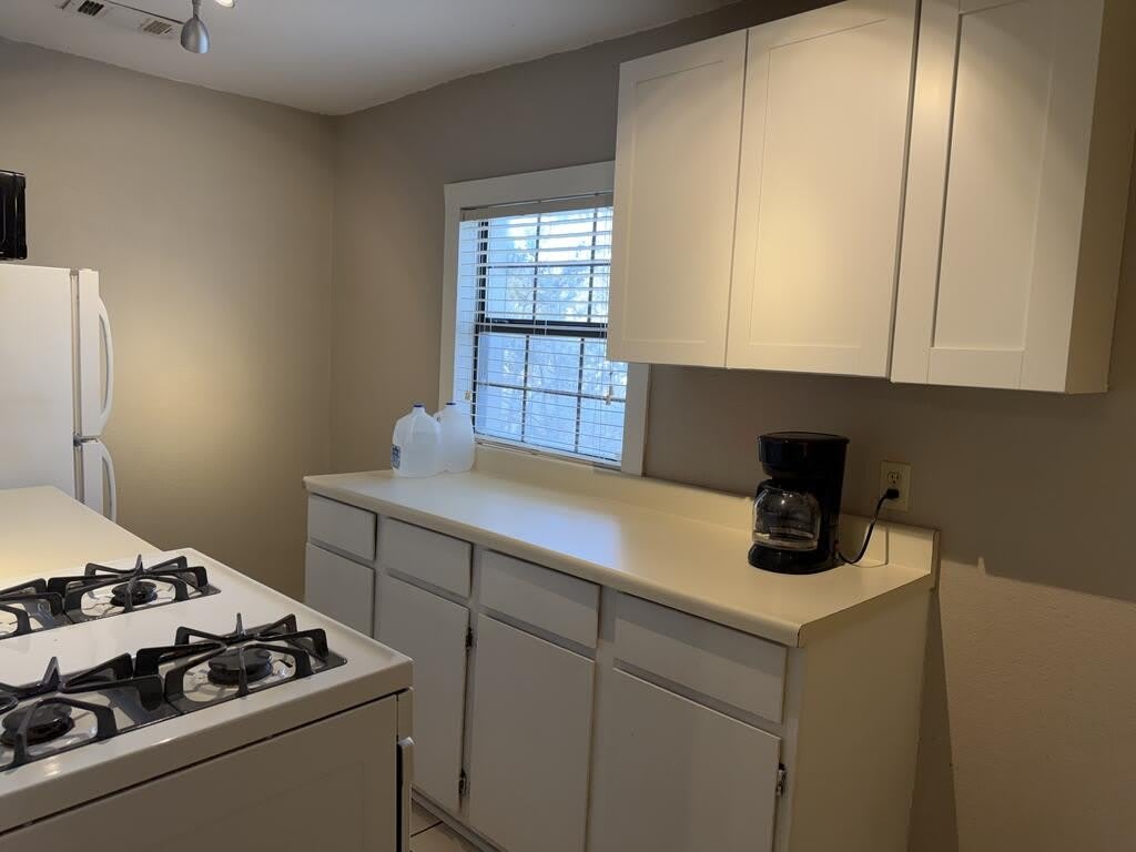 613 Storey Ave – photo 5