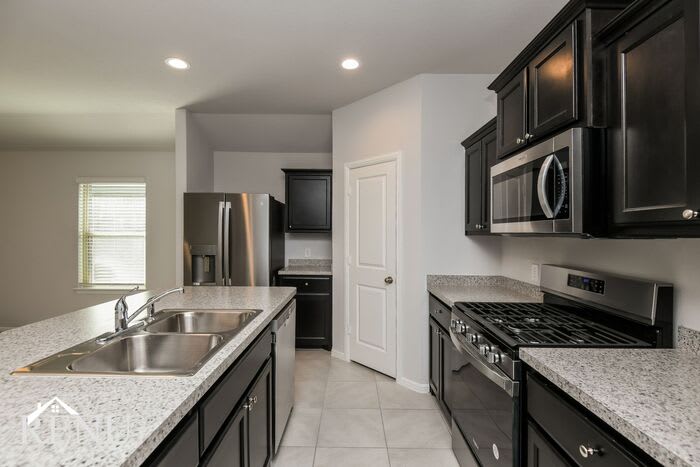 16428 Marinette Court – photo 4