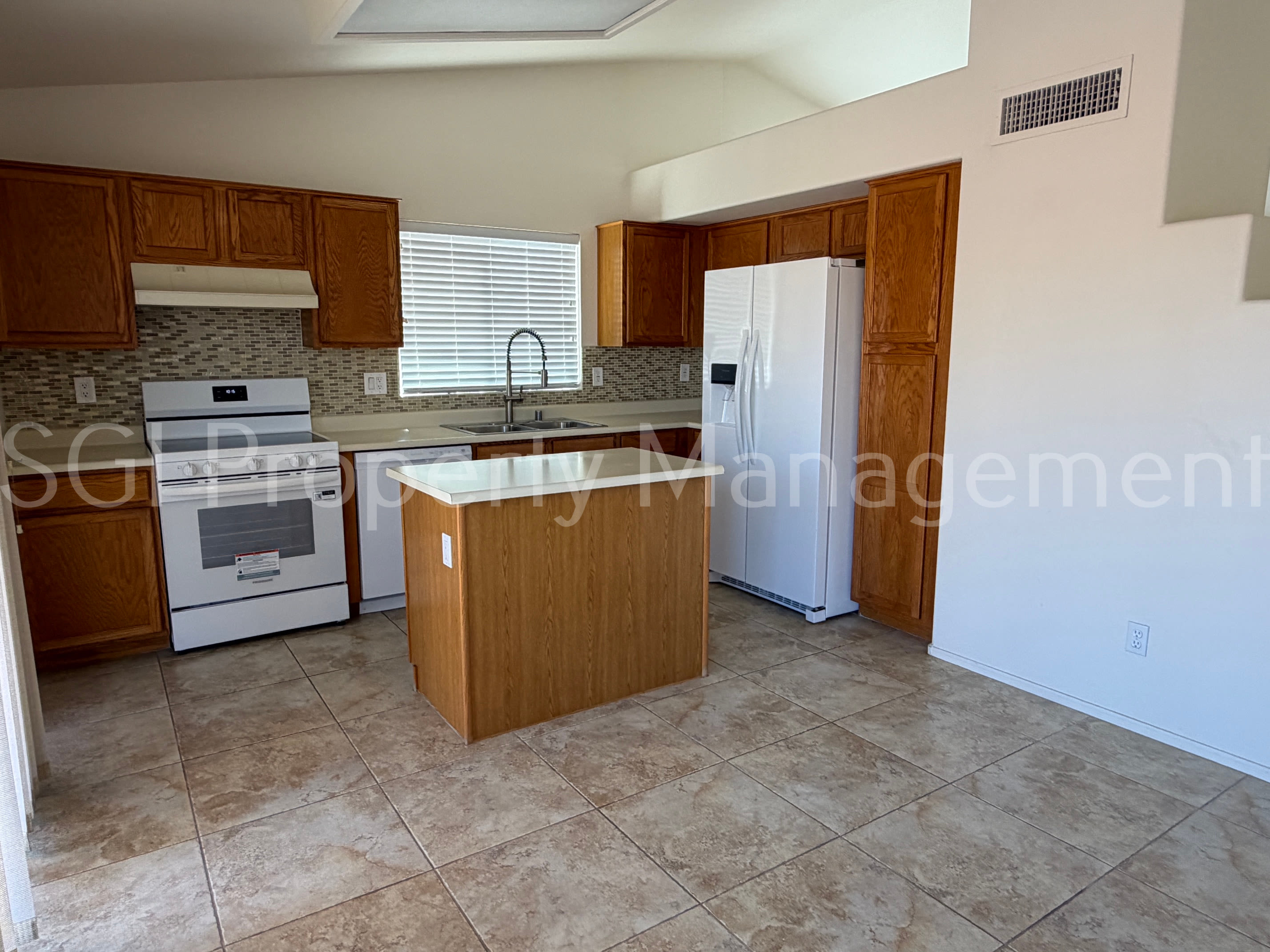 10318 W Missouri Ave – photo 2