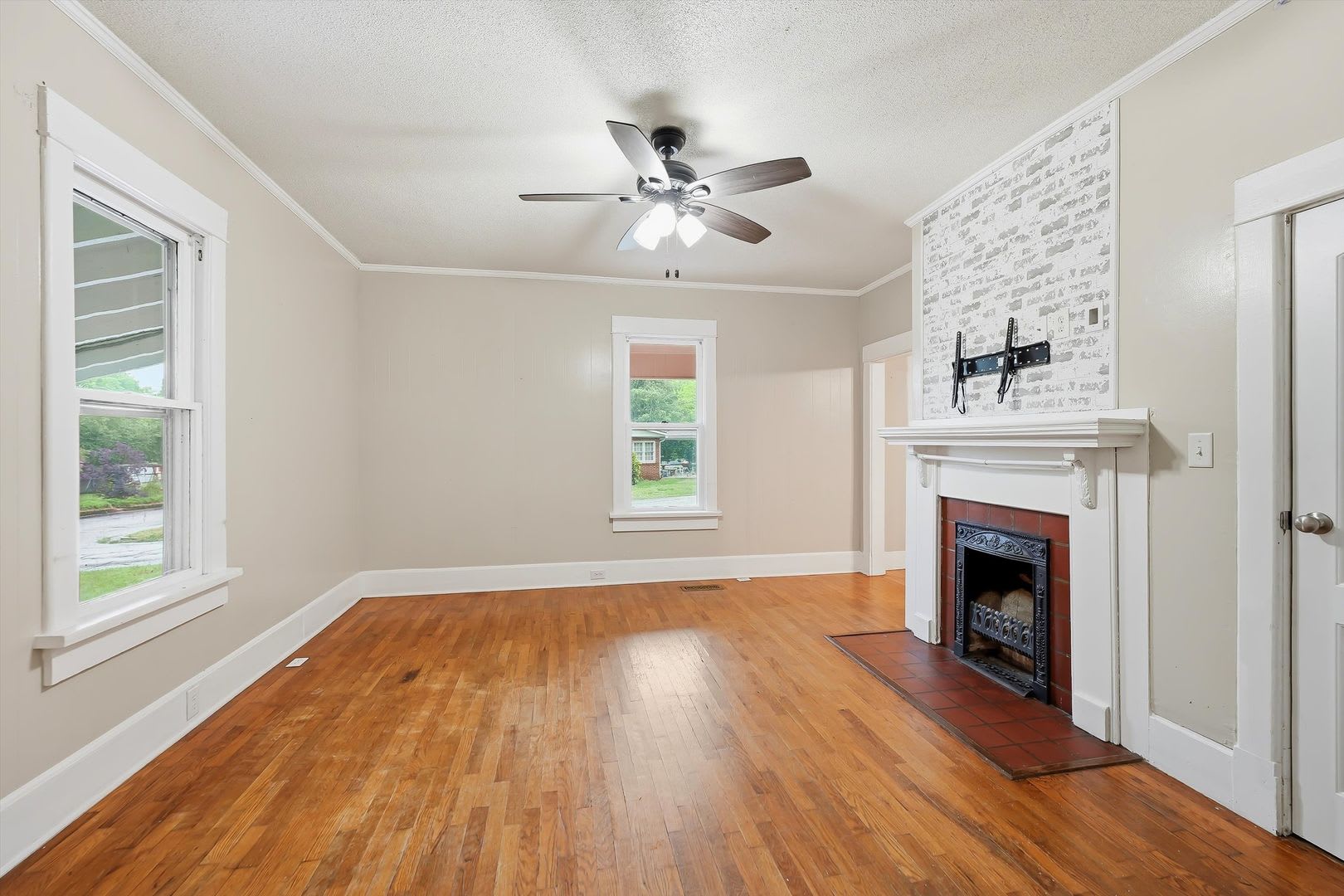 Athens 37303 Charming 1902 Home Available Now 3 Bedrooms 2 Full Baths With A 1 Car Garage – photo 3