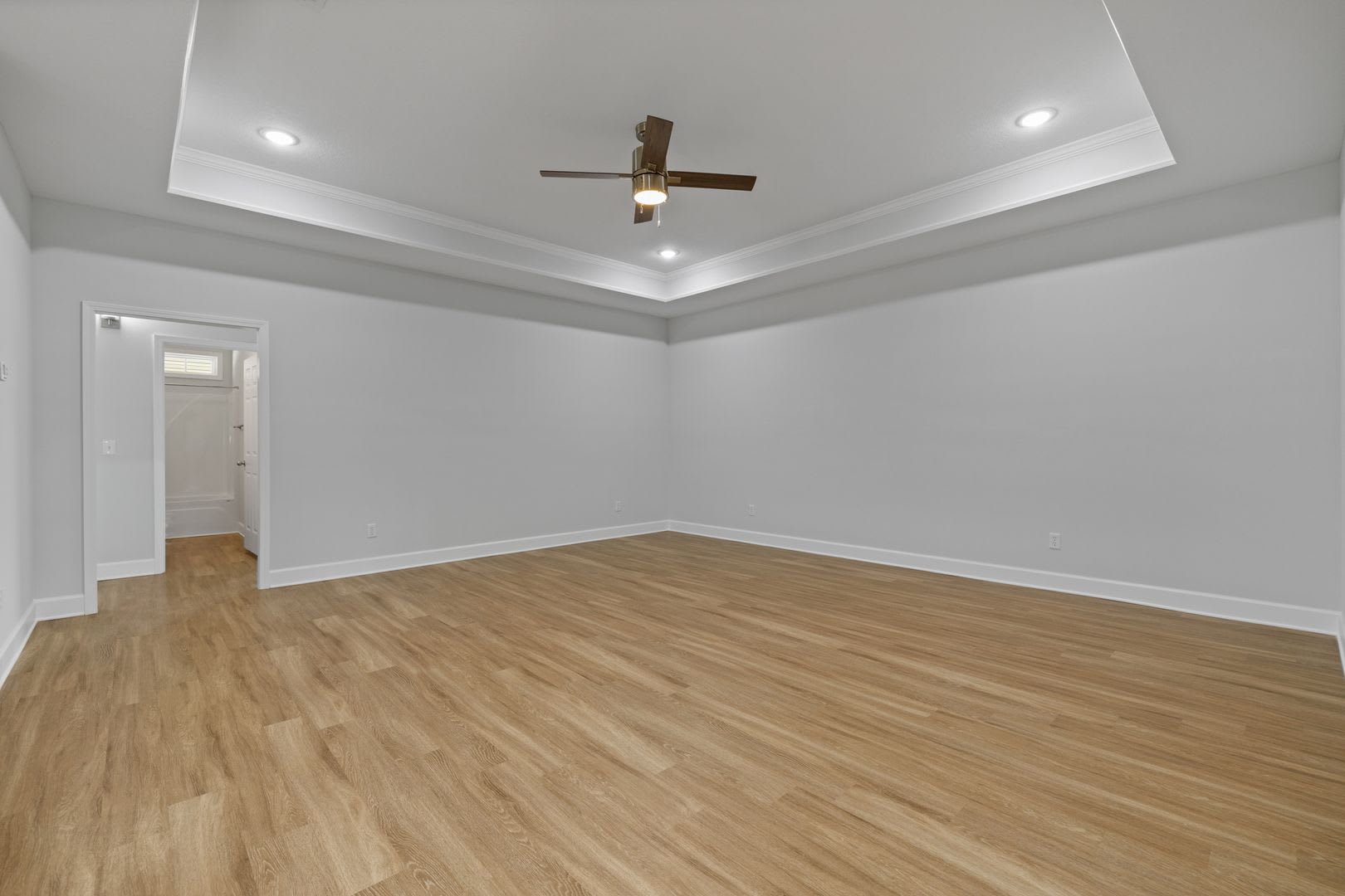 Newer Luxury Townhouse – photo 3