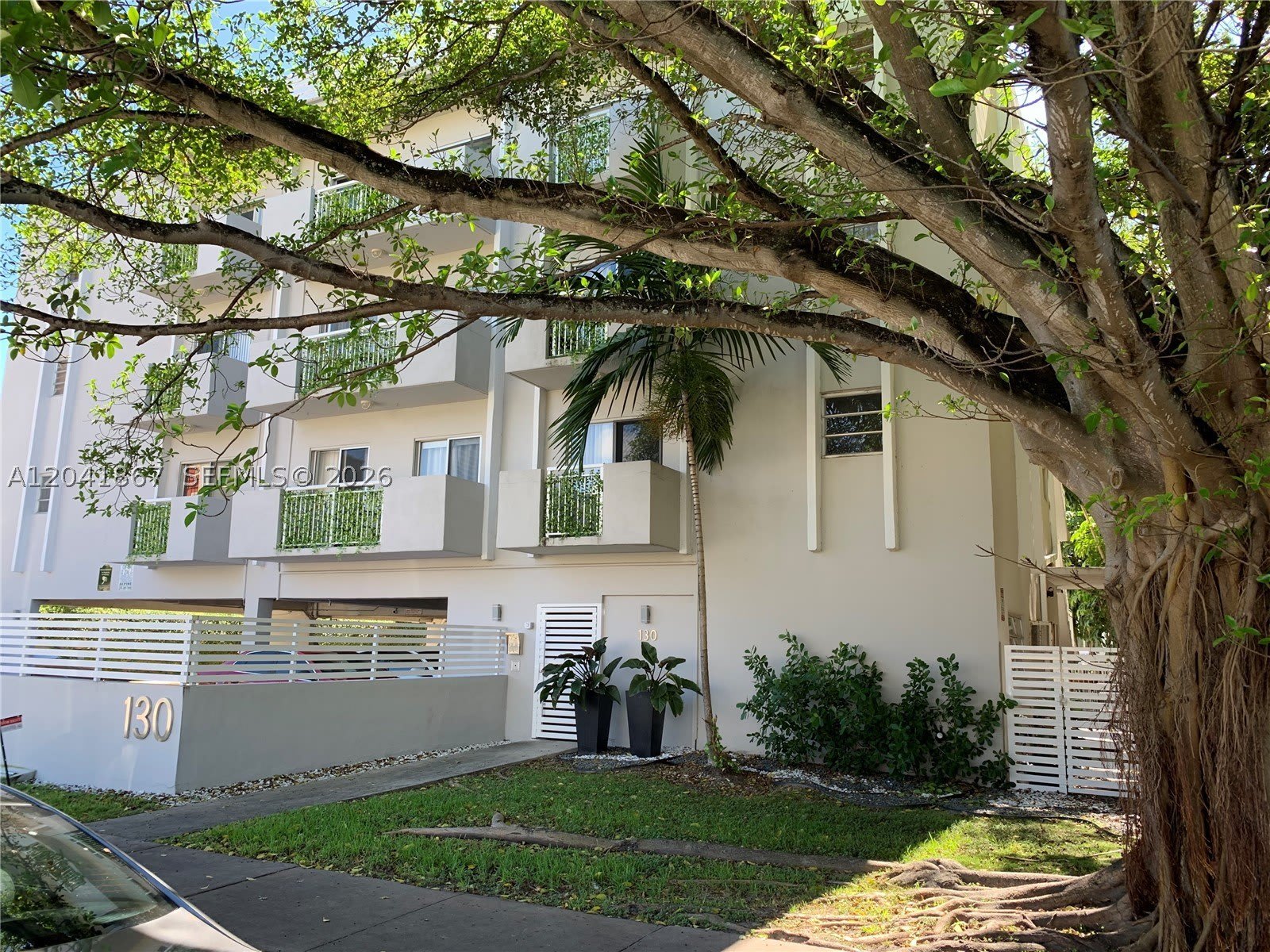 130 Mendoza Ave – photo 1