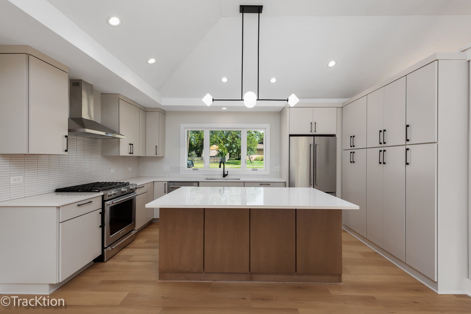 137 W Chicago Avenue – photo 4